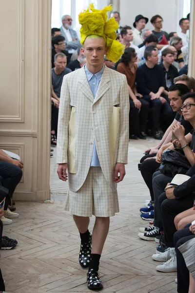 Look 10
